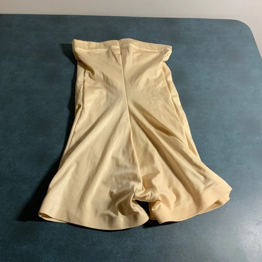 4 Pieces of Shapewear, Spanx,Assets, Maidenform,‎ Jokey size Medium